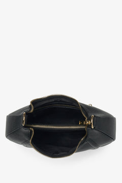 Stylische schwarze Umhängetasche in Halbmondform aus hochwertigem italienischem Leder von Estro.