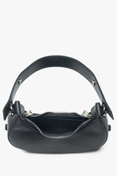 Stilvolle schwarze Damen-Handtasche von Estro in Halbmondform.