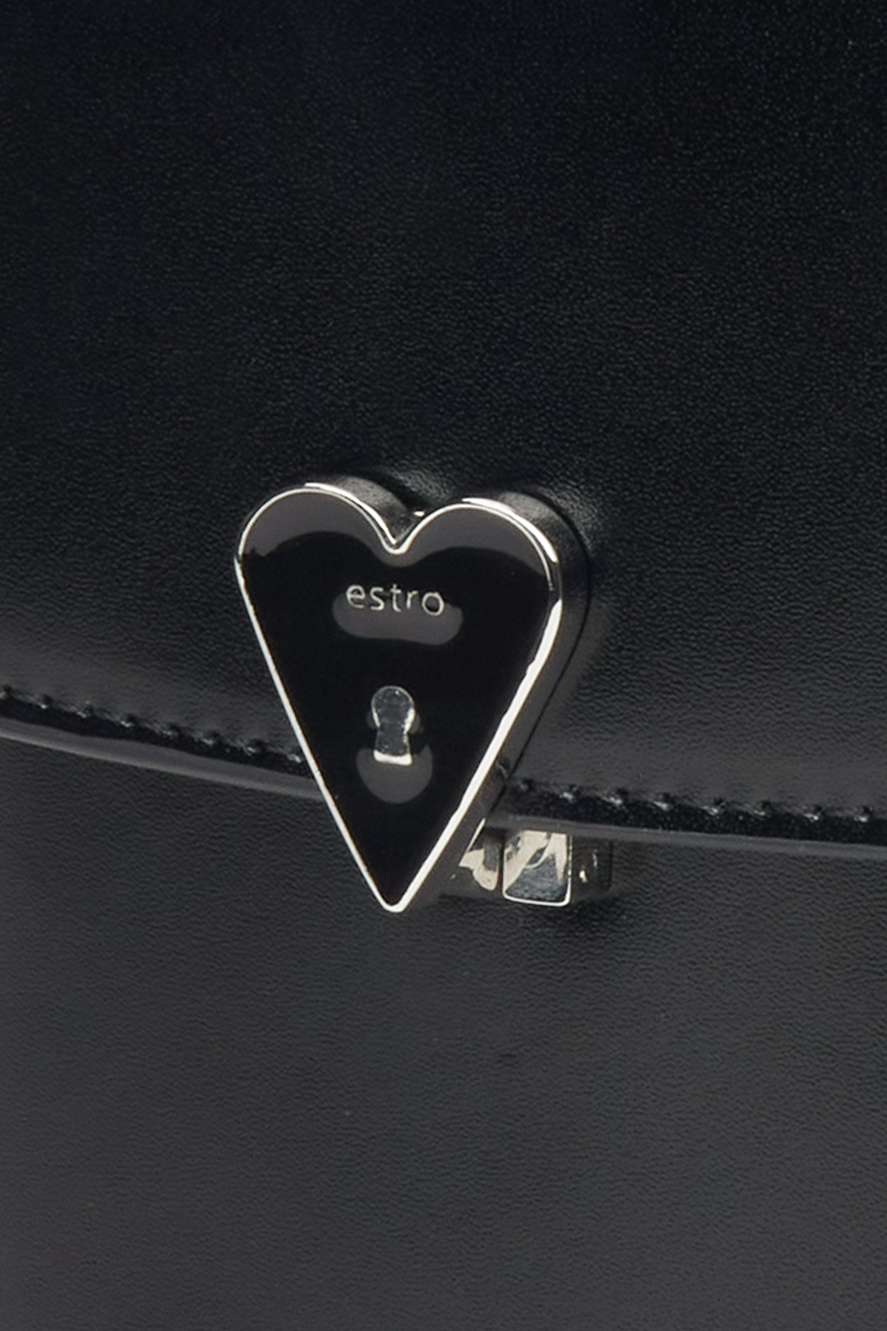 Schwarze Handytasche aus Leder für Damen von Estro – Details.