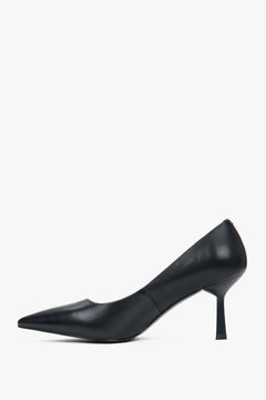 Schwarze Damen-High-Heels aus glattem Echtleder mit spitz zulaufender Zehenpartie.