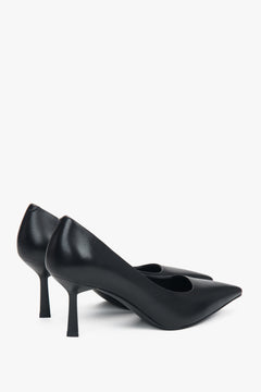 Rückansicht der schwarzen Damen-High-Heels mit schmalem Stilettoabsatz.