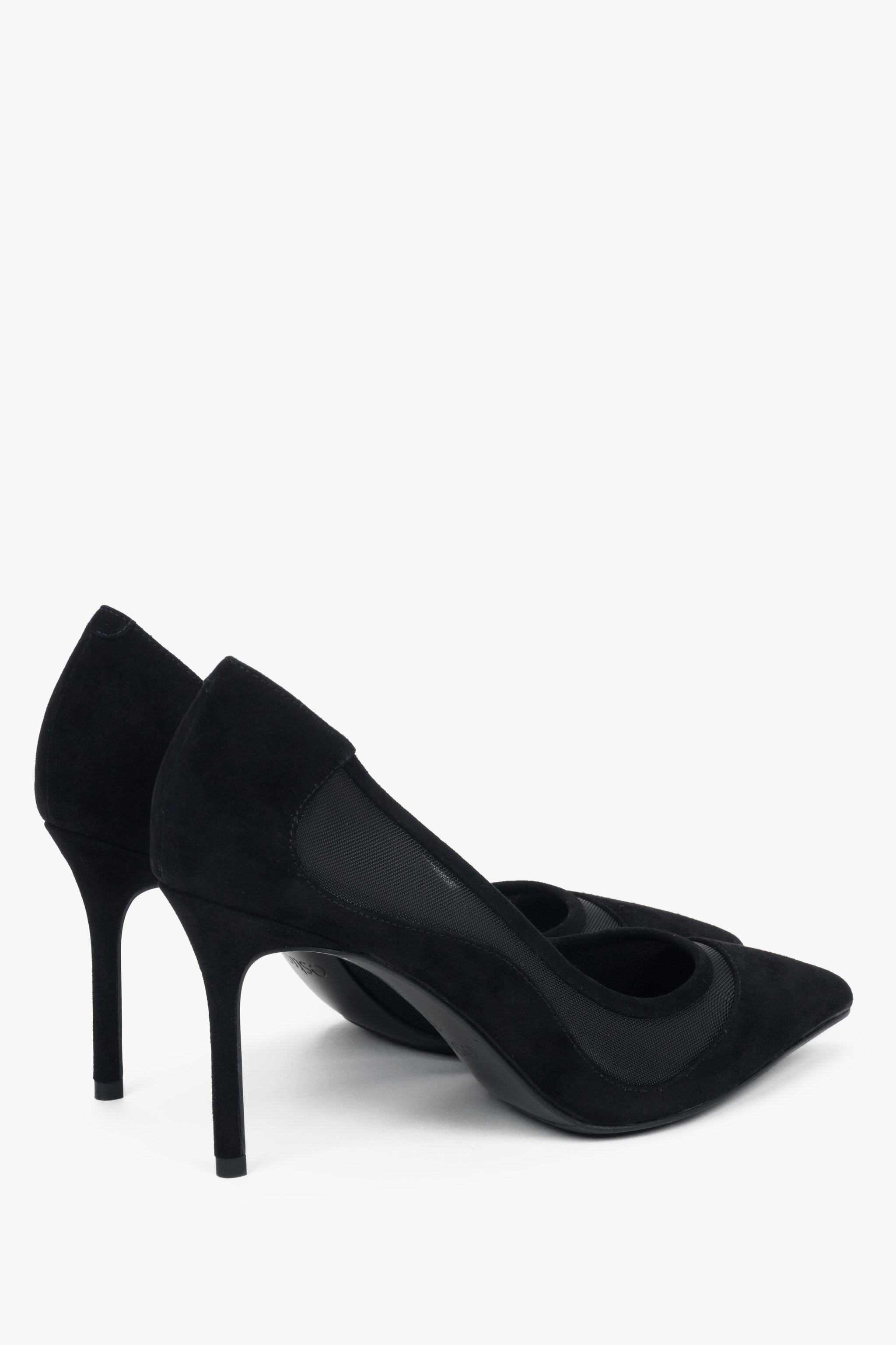 Rücksicht auf schwarze High Heels für Damen mit halbtransparenten Mesh-Details.