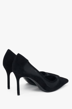 Rücksicht auf schwarze High Heels für Damen mit halbtransparenten Mesh-Details.