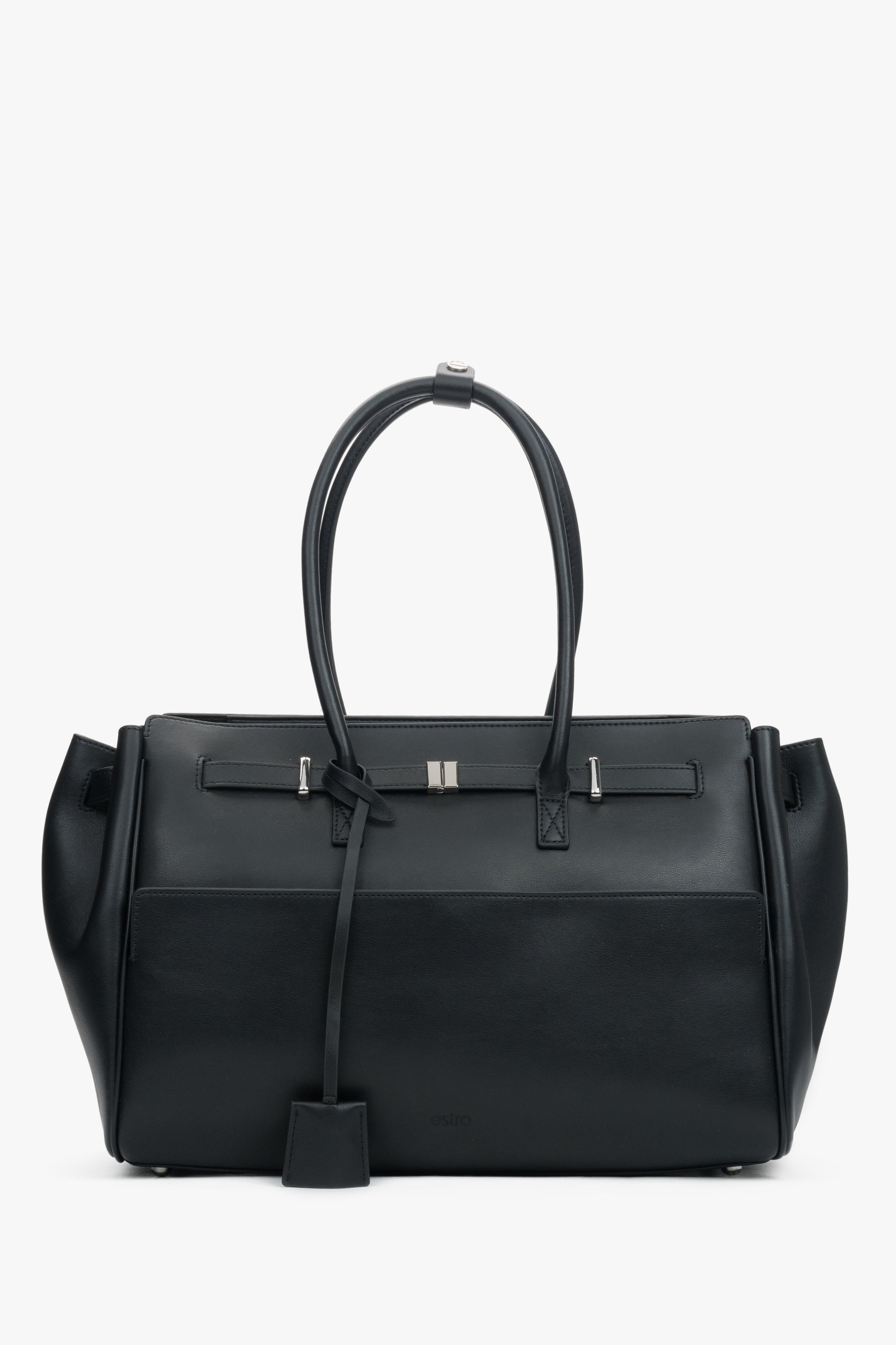 Frontalansicht der formstabilen schwarzen Damen-Koffertasche aus Echtleder.