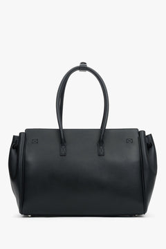 Rückprofil der geräumigen, schwarzen Leder-Henkeltasche von Estro.