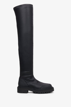 Seitenansicht der schwarzen Damen-Overknee-Lederstiefel mit dicker Sohle