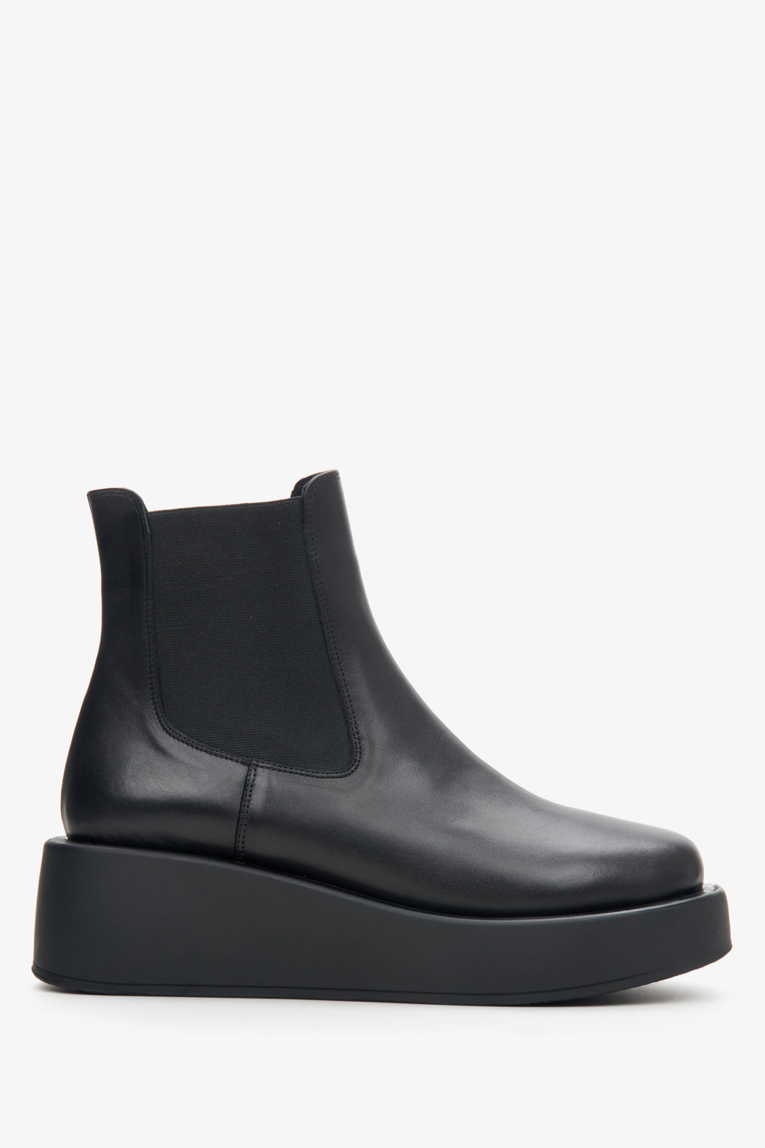Schwarze Damen-Lederstiefel mit Plateausohle Estro ER00113883.