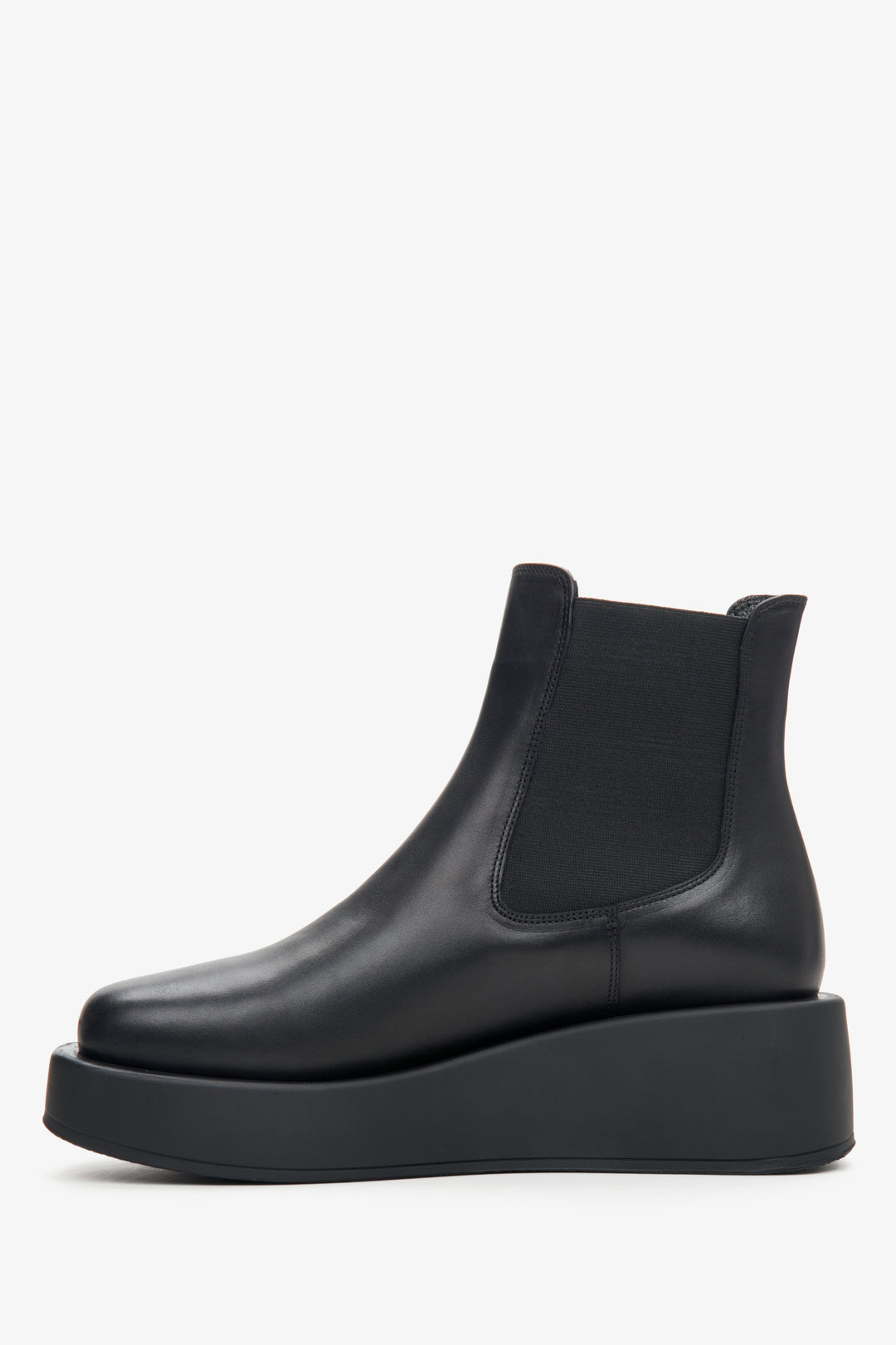 Damenstiefeletten auf Plateausohle aus echtem Leder in Schwarz von Estro – Schuhprofil.