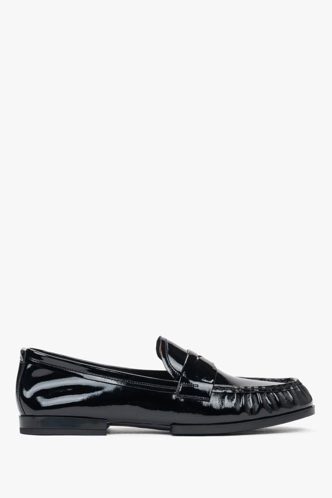 Schwarze Damen-Loafer aus glänzendem Lackleder. Estro ER00116899