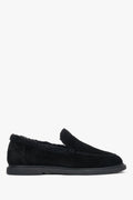 Flache Seitenansicht des schwarzen Damen-Loafers für den Winter aus Velours
