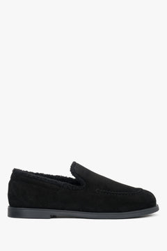 Flache Profilansicht der Innenseite des schwarzen Slip-on-Loafers für kühle Tage 