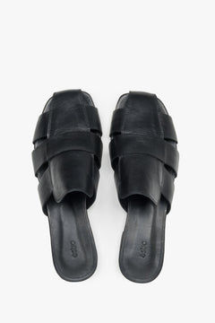 Schwarze Damen-Mules aus Leder von oben als Paar
