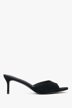 Schwarze Damen-Pantolette aus Veloursleder in seitlicher Ansicht mit Stilettoabsatz