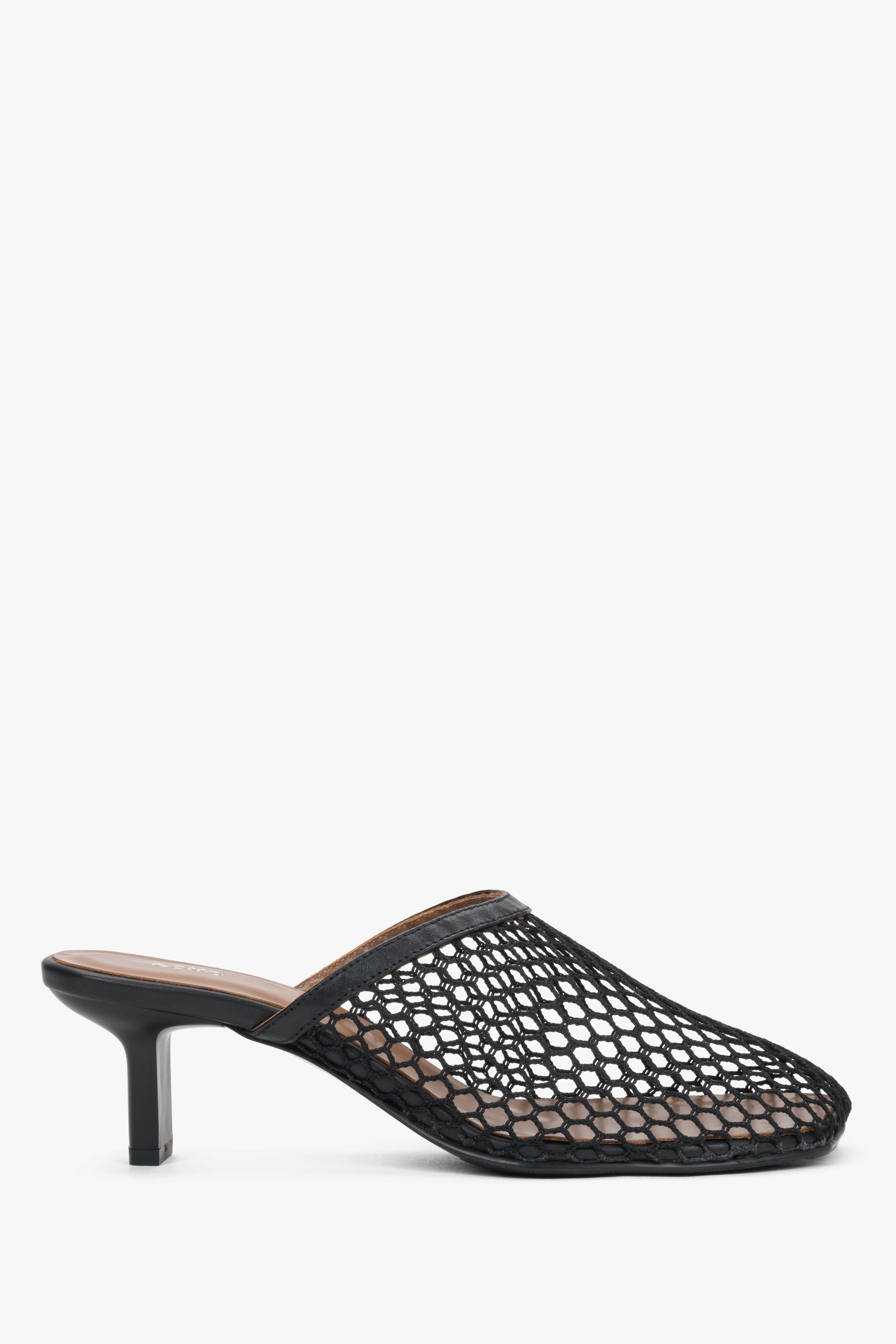 Schwarze Damen-Pantoletten aus Mesh von oben mit eckiger Schuhspitze