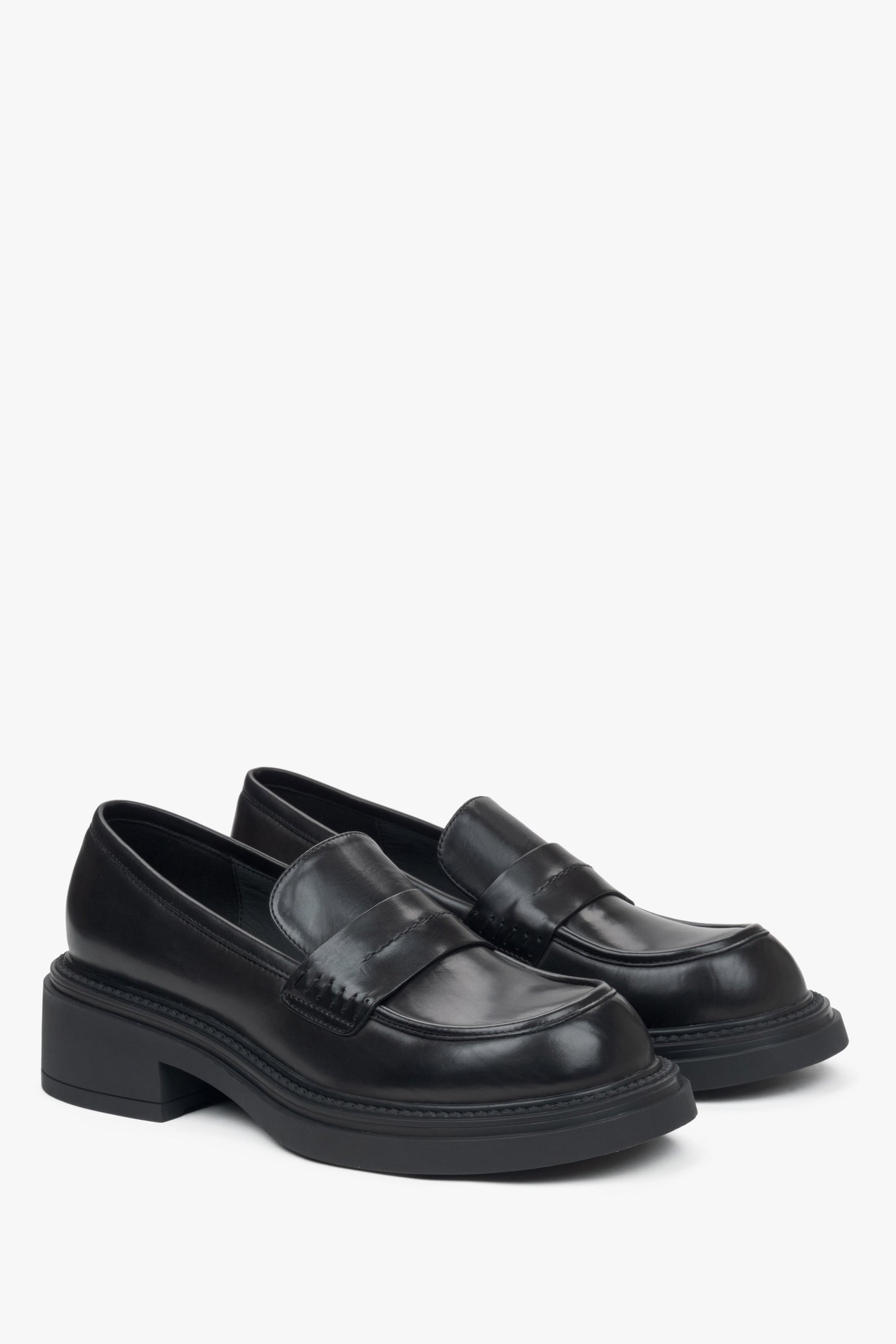 Bequeme schwarze Loafer mit quadratischem Absatz Estro ER00115903