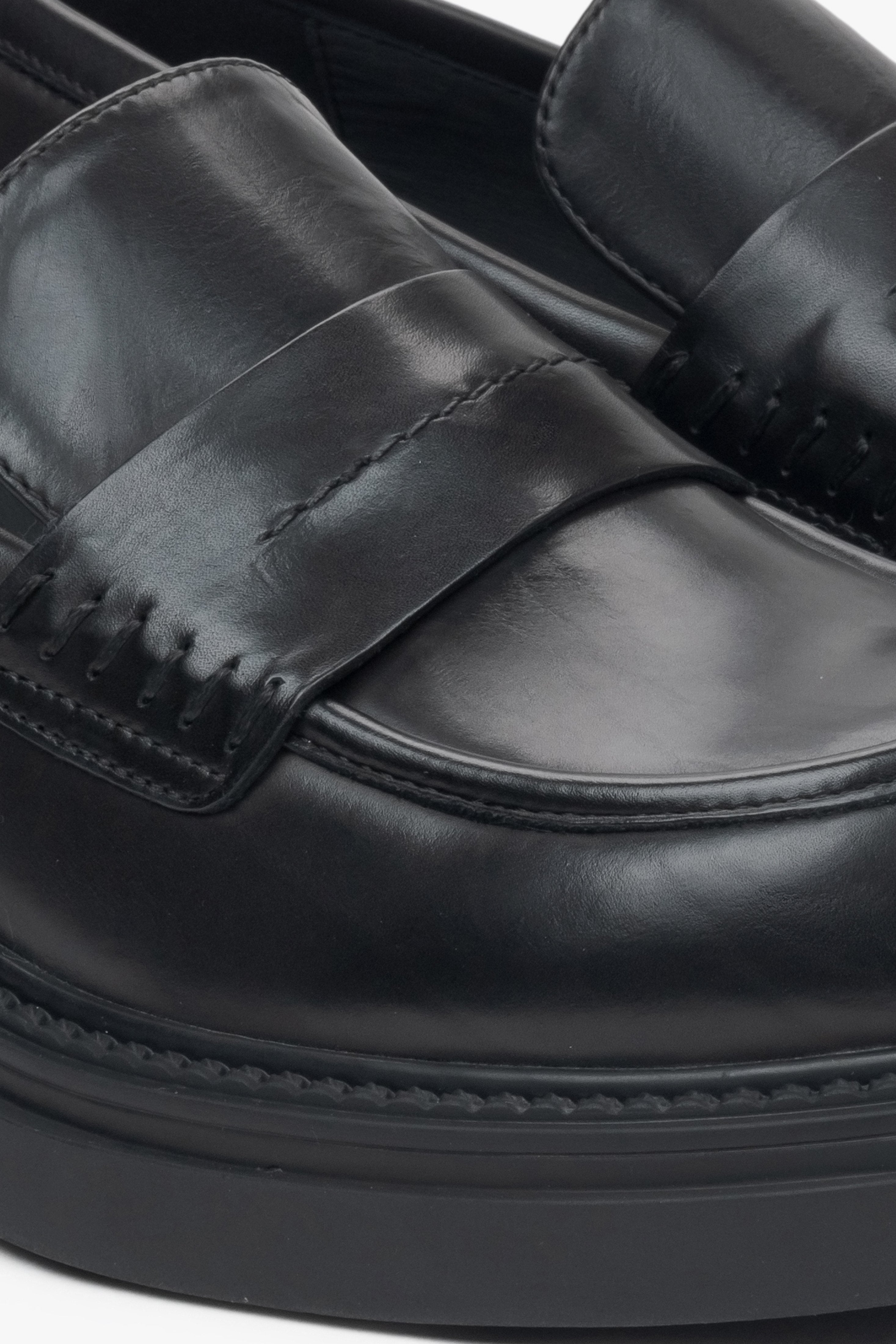 Modische schwarze Loafer mit quadratischem Absatz Estro ER00115903
