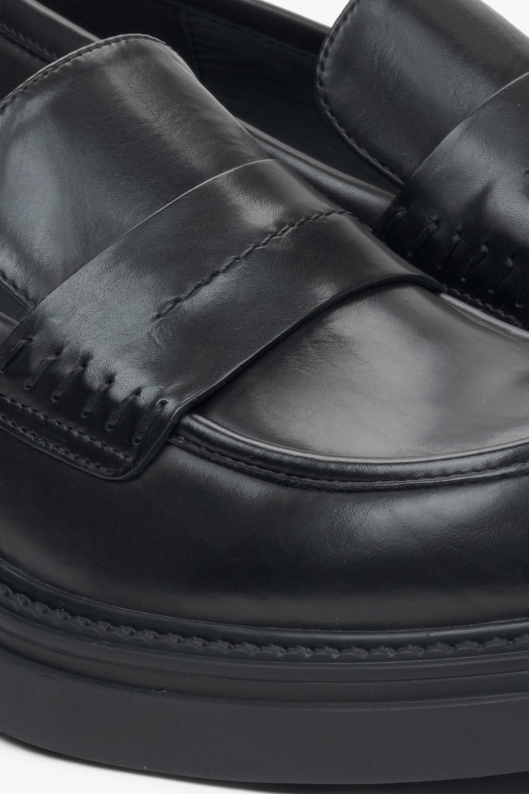 Modische schwarze Loafer mit quadratischem Absatz Estro ER00115903