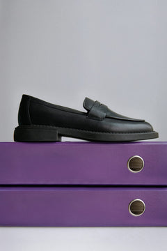 Penny Loafer für Damen in Schwarz aus italienischem Premium-Leder Estro ER00117583.