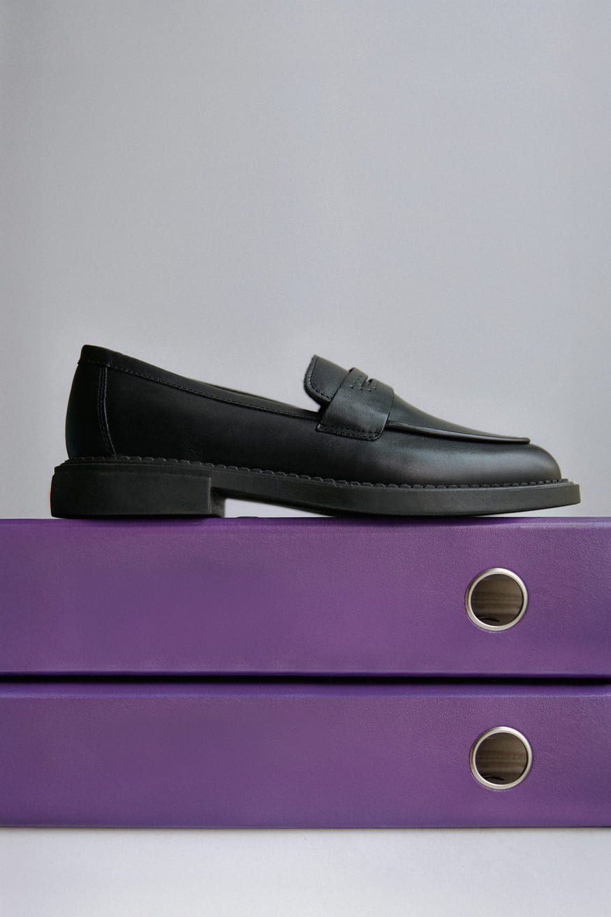 Penny Loafer für Damen in Schwarz aus italienischem Premium-Leder Estro ER00117583.
