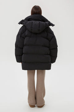 Rückwärtige Ansicht der gesteppten Damen-Winterjacke 