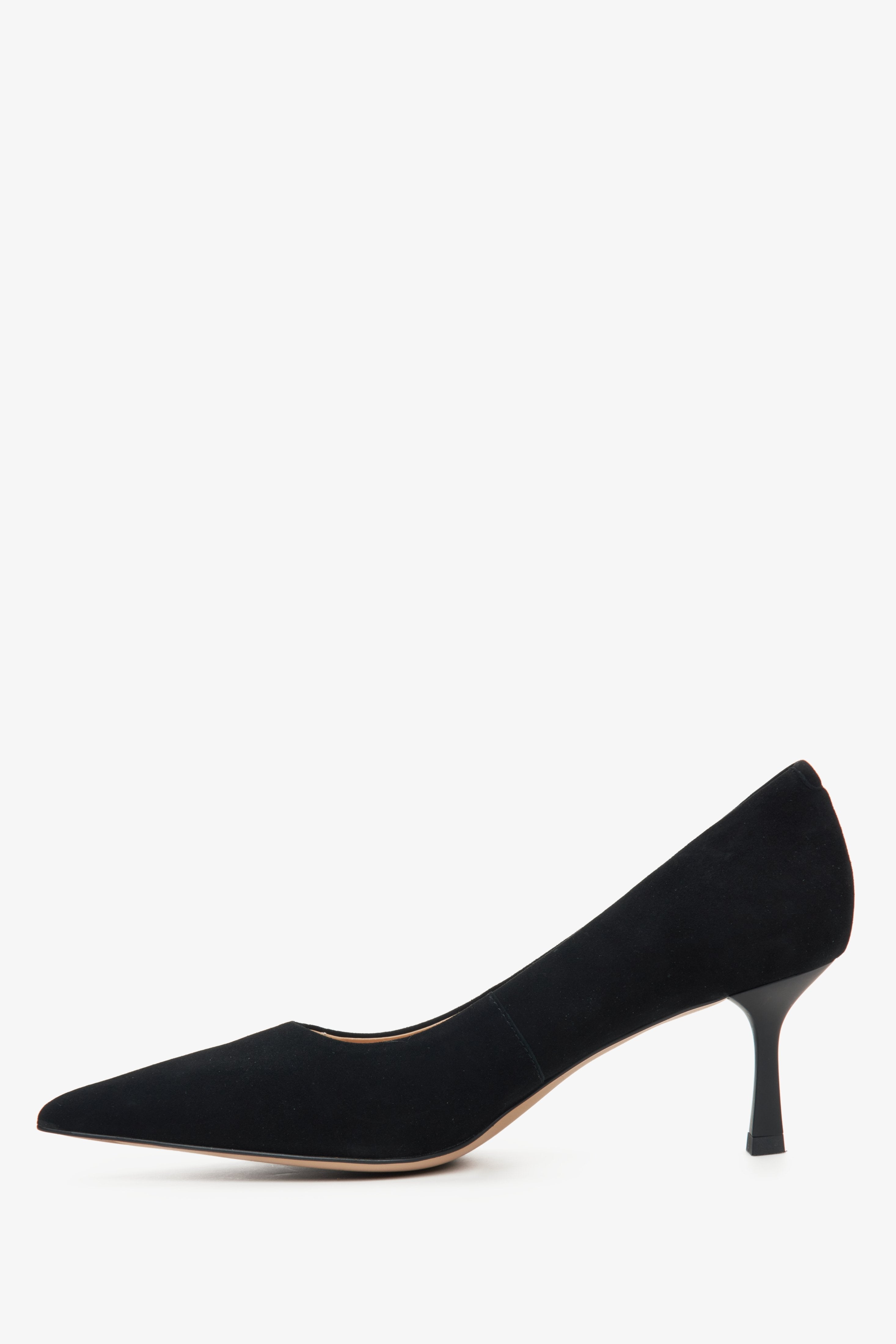 Klassische Velourpumps mit niedrigem Stilettoabsatz. Estro ER00114629