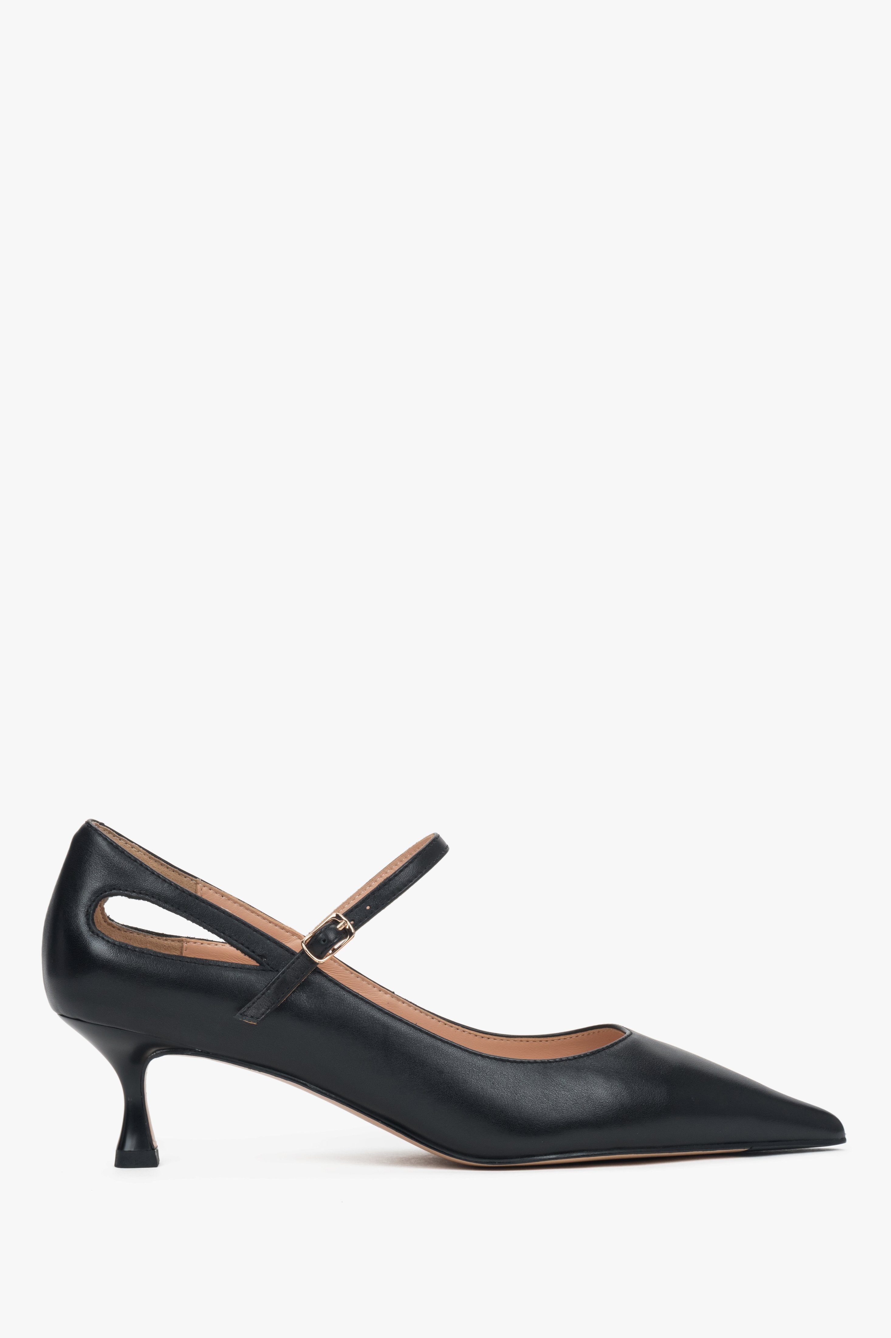 Schwarze Damen-Pumps von Estro aus echtem Leder mit niedrigem Trichterabsatz.