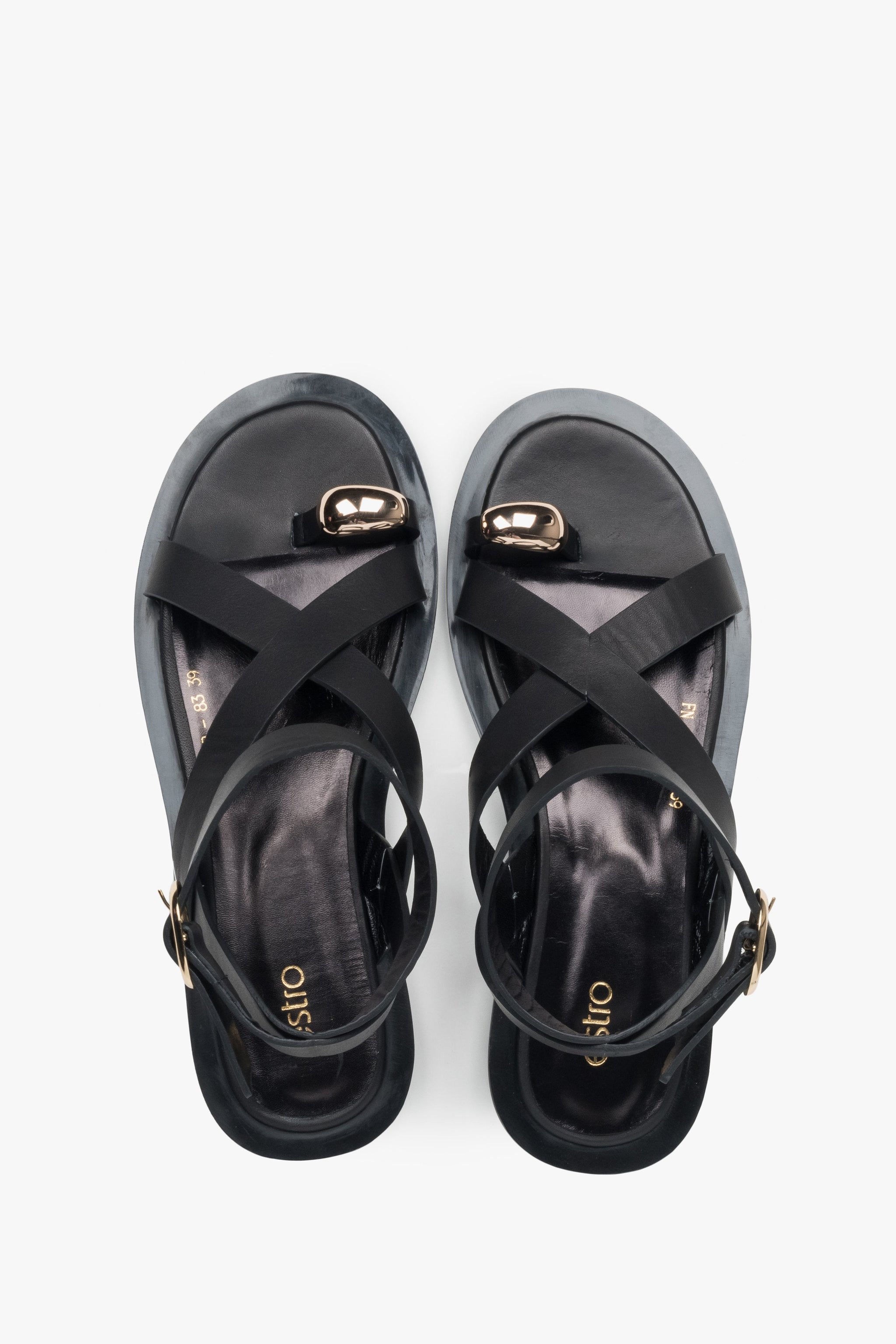 Schwarze Leder-Riemchensandalen von Estro mit elegantem Design und modischem Zehenring.