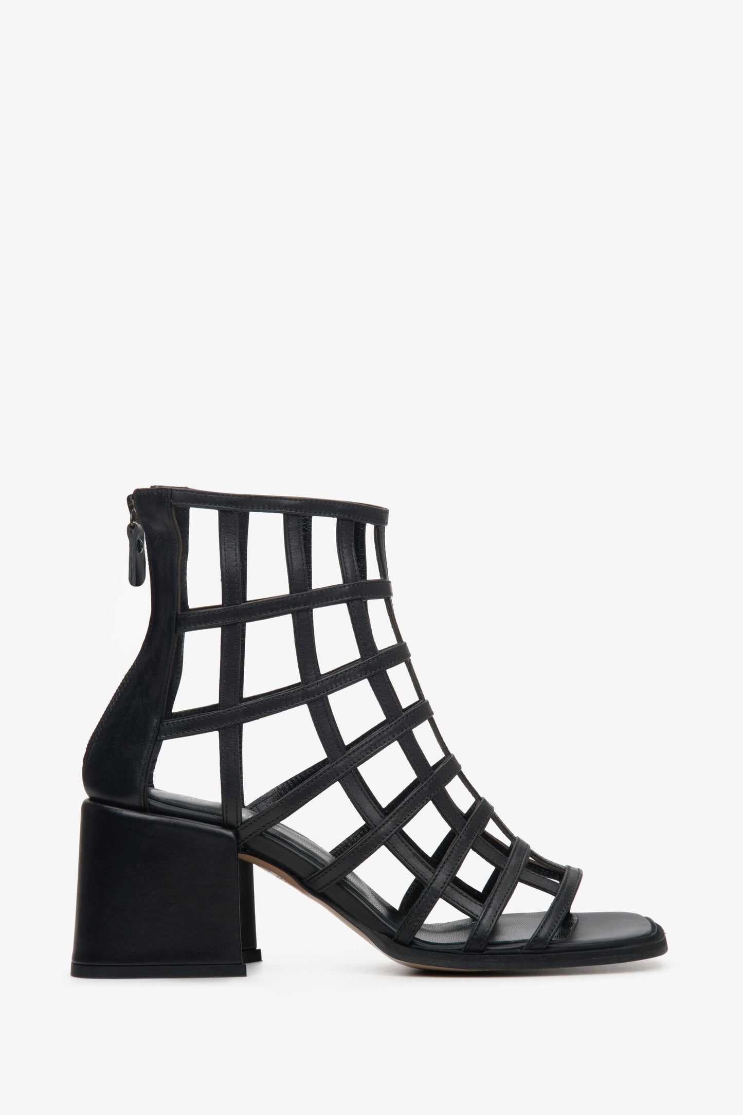 Damen-Sandalen mit Blockabsatz und schmalen, gekreuzten Riemen - Schwarz.