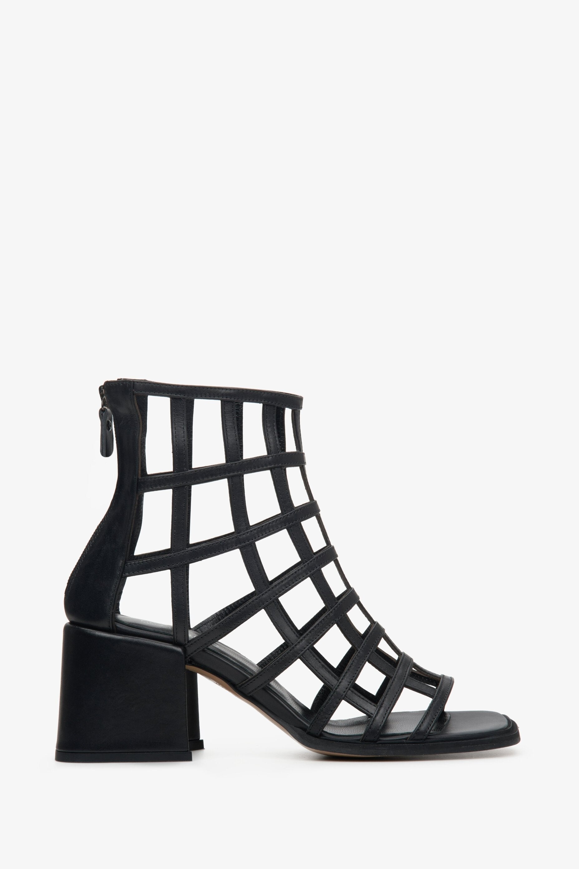 Damen-Sandalen mit Blockabsatz und schmalen, gekreuzten Riemen - Schwarz.