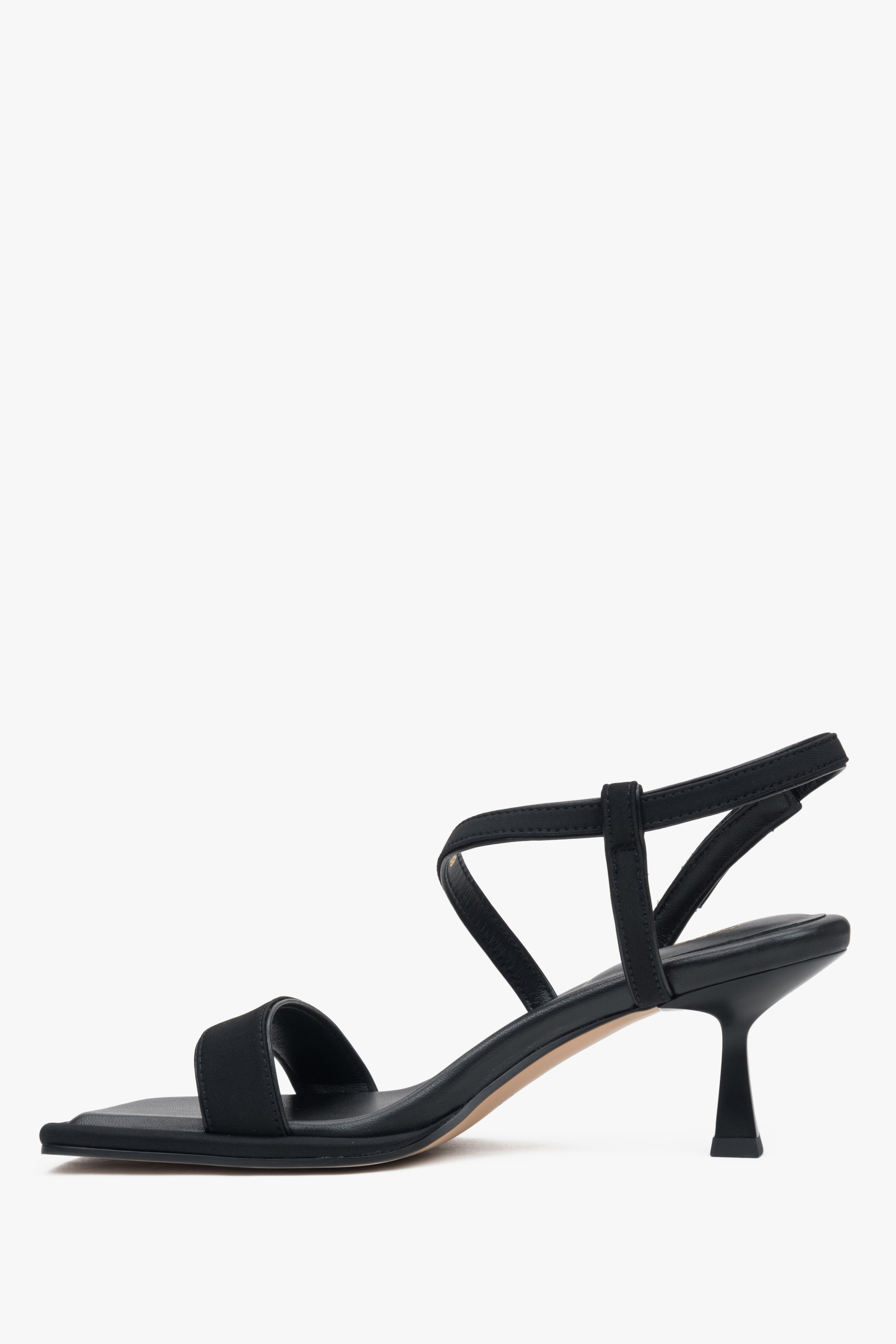 Profilansicht des Schuhs zur Veranschaulichung der eleganten Silhouette