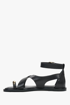 Schwarze Damen-Sandalen aus echtem Leder in seitlicher Profilansicht