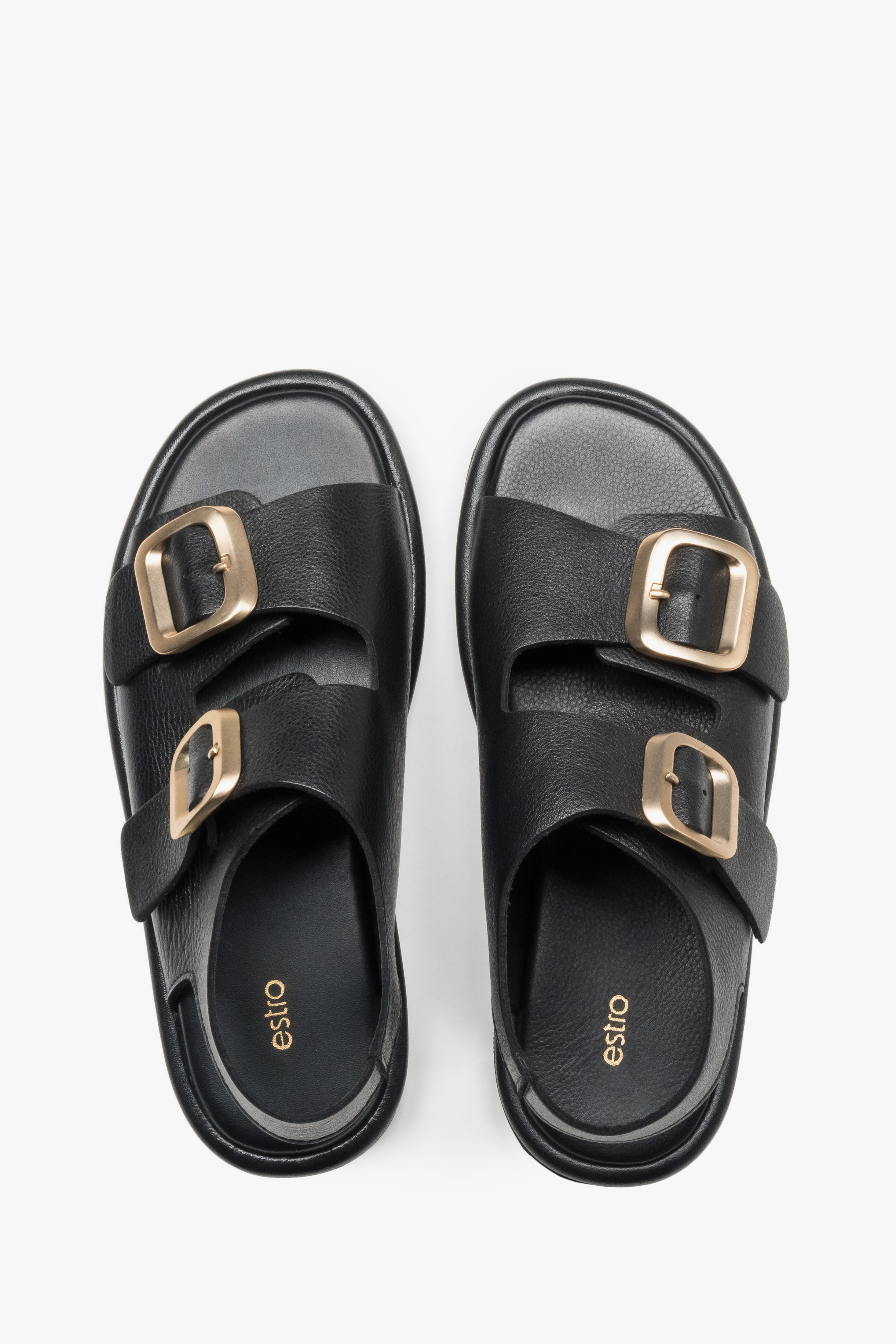 Draufsicht auf das Echtleder-Fußbett der schwarzen Damen-Sandalen