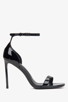 Schwarze High-Heel-Sandalen mit fest umschlossener Ferse im Seitenprofil