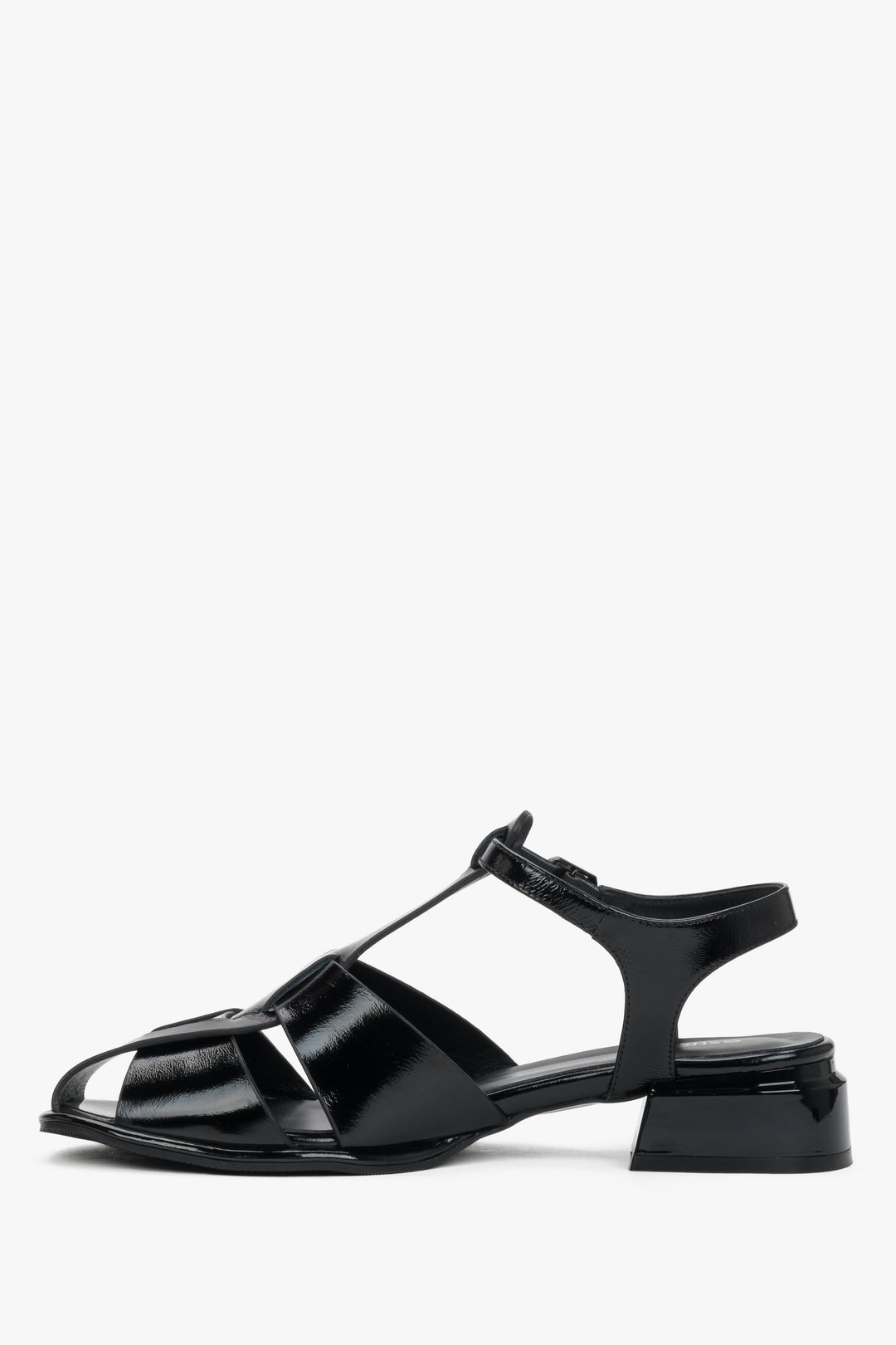 Linke Seitenansicht der schwarzen Damen-Sandalen aus Lackleder mit Blockabsatz