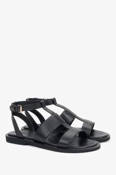 Schwarze Ledersandalen von Estro mit flacher Sohle