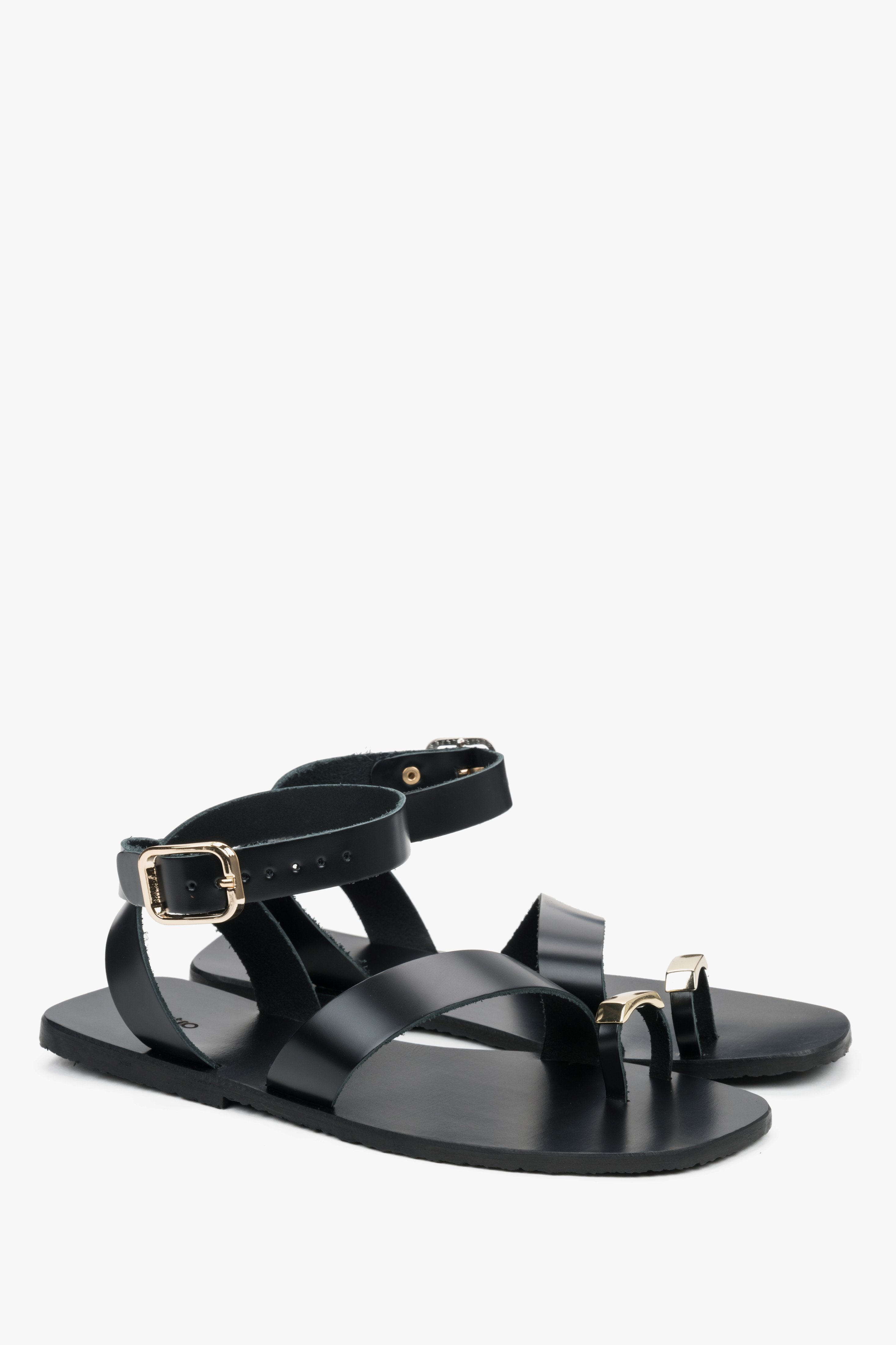 Schwarze Ledersandalen von Estro mit flacher Sohle