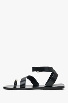 Schwarze Damen-Sandalen mit Schnalle und Zehenring