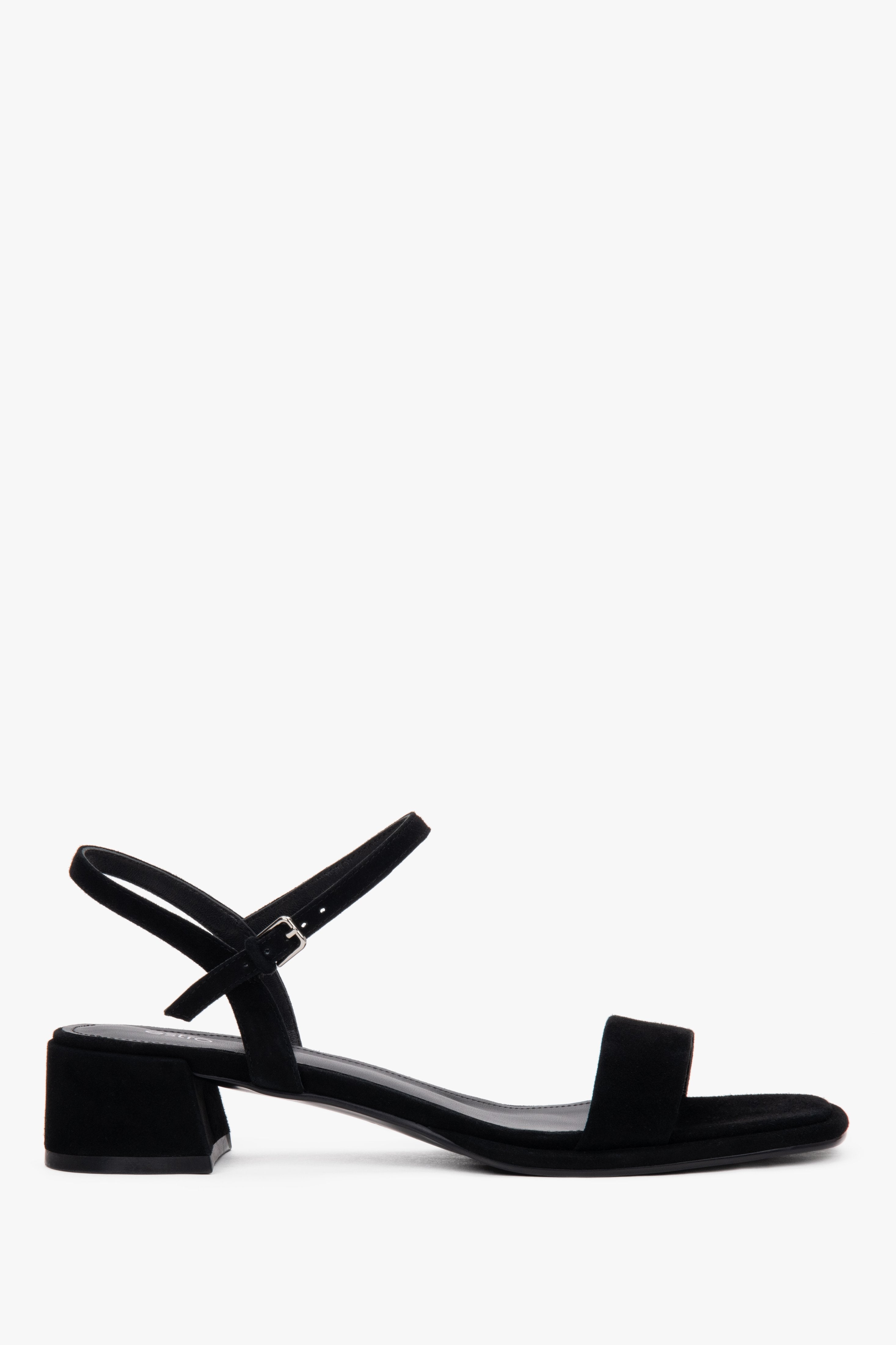 Schwarze Damen-Sandalen aus Naturvelours mit niedrigem Absatz von Estro