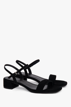 Elegante schwarze Velours-Sandalen für Damen mit offener Form