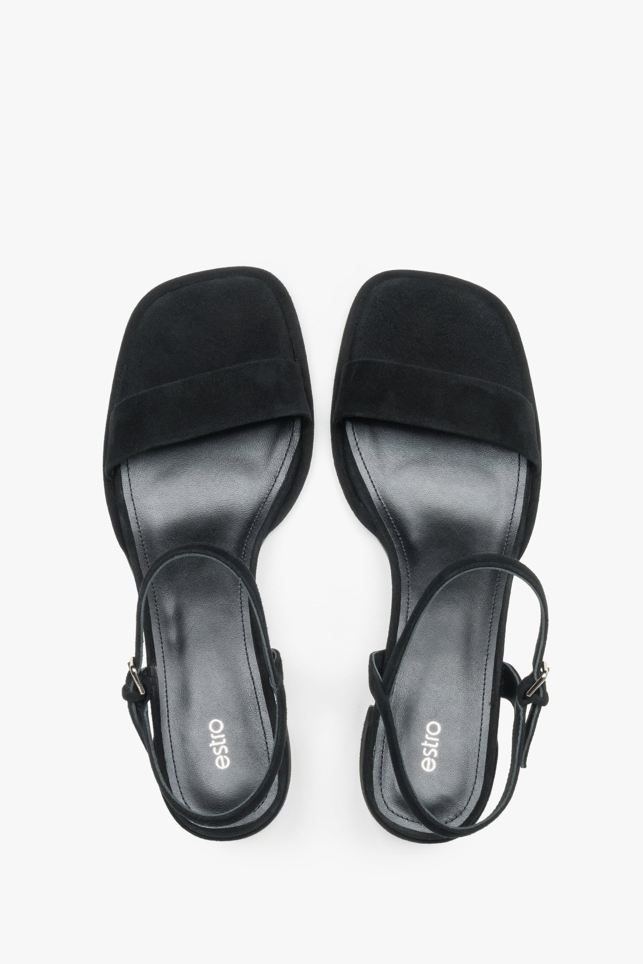 Paar schwarze Sandalen aus Naturvelours von Estro