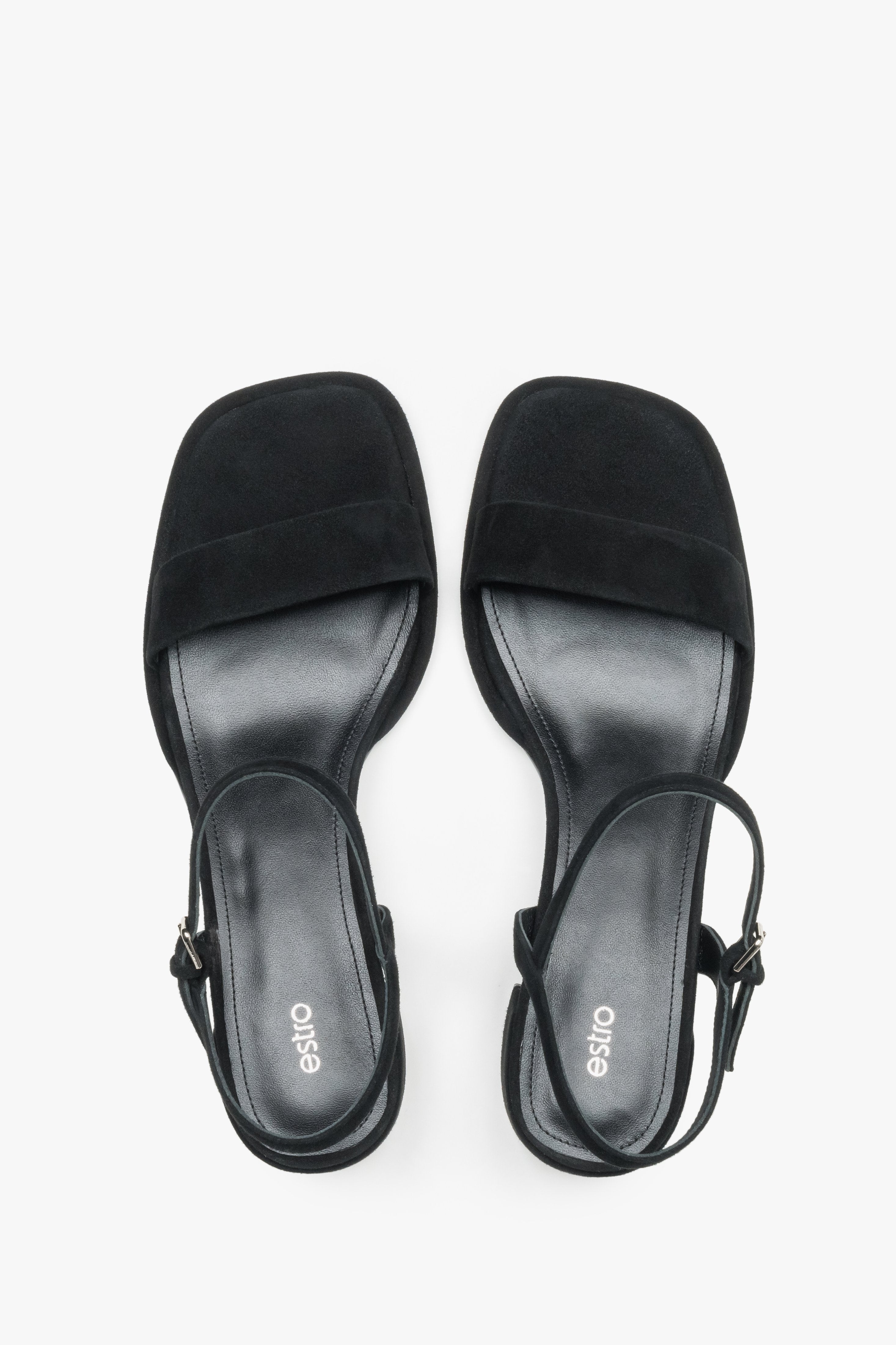 Paar schwarze Sandalen aus Naturvelours von Estro