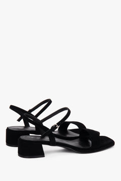 Schwarze Damen-Sandalen mit verstellbarer Schnalle und niedrigem Absatz