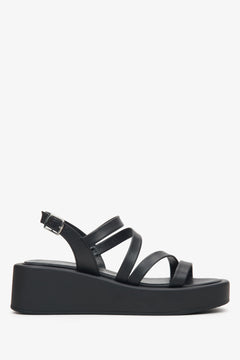 Schwarze Damen-Sandalette aus Leder mit Keilabsatz Estro ER00115096.