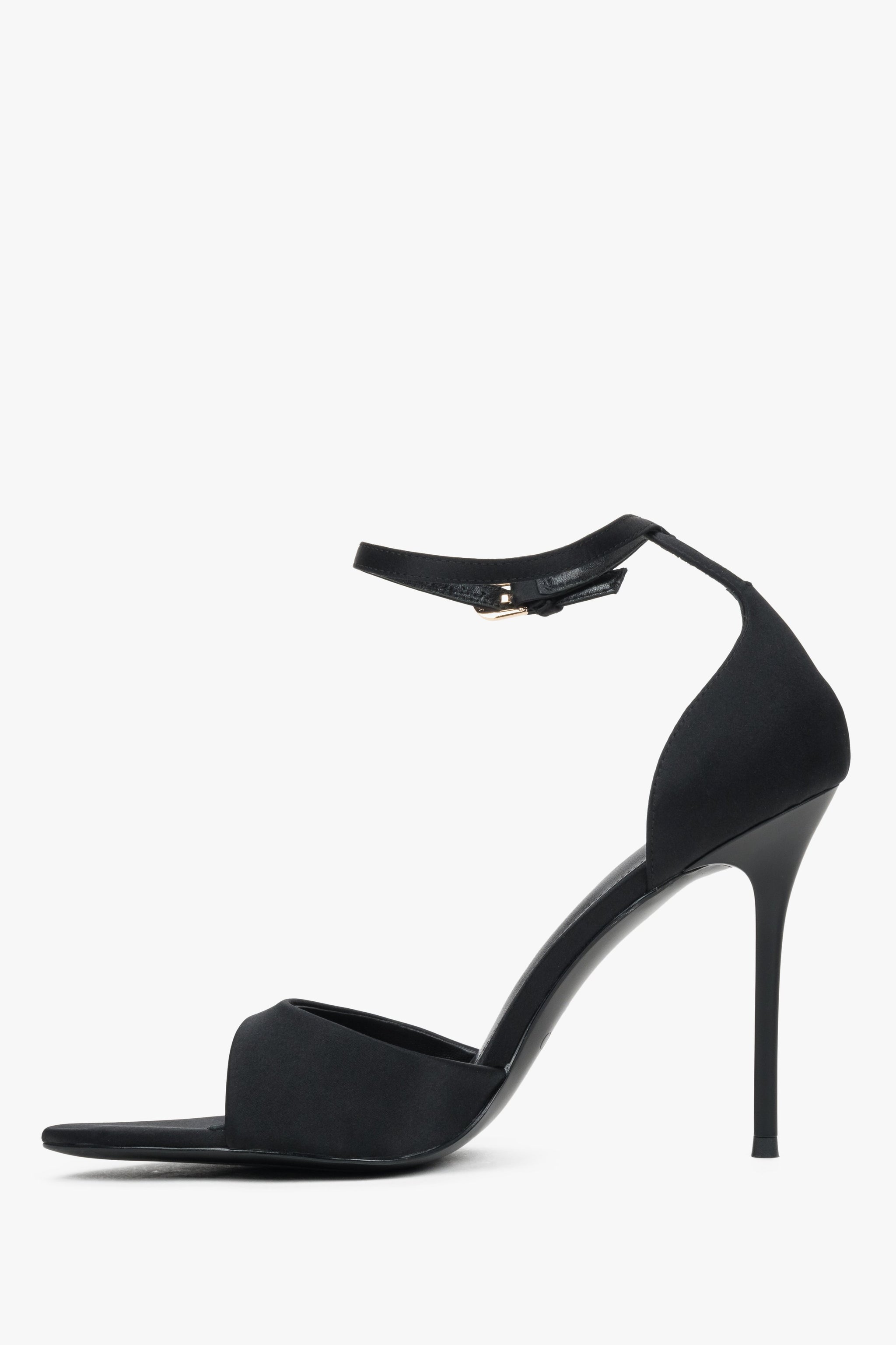 Schwarze Damen-Sandalette ohne Federn von der Seite mit 11 cm hohem Absatz