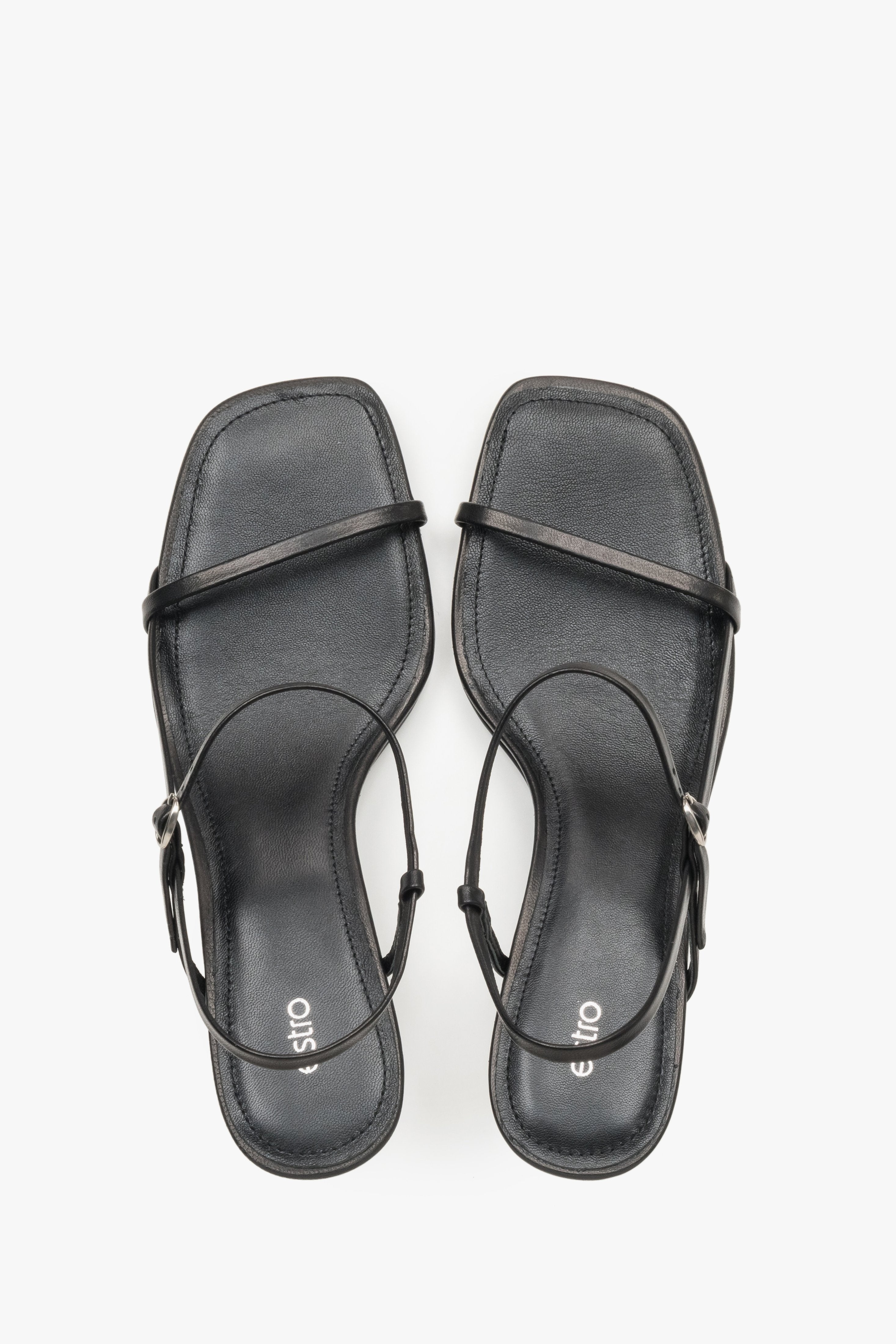 Schwarze Damen-Sandaletten aus Leder von oben als Paar