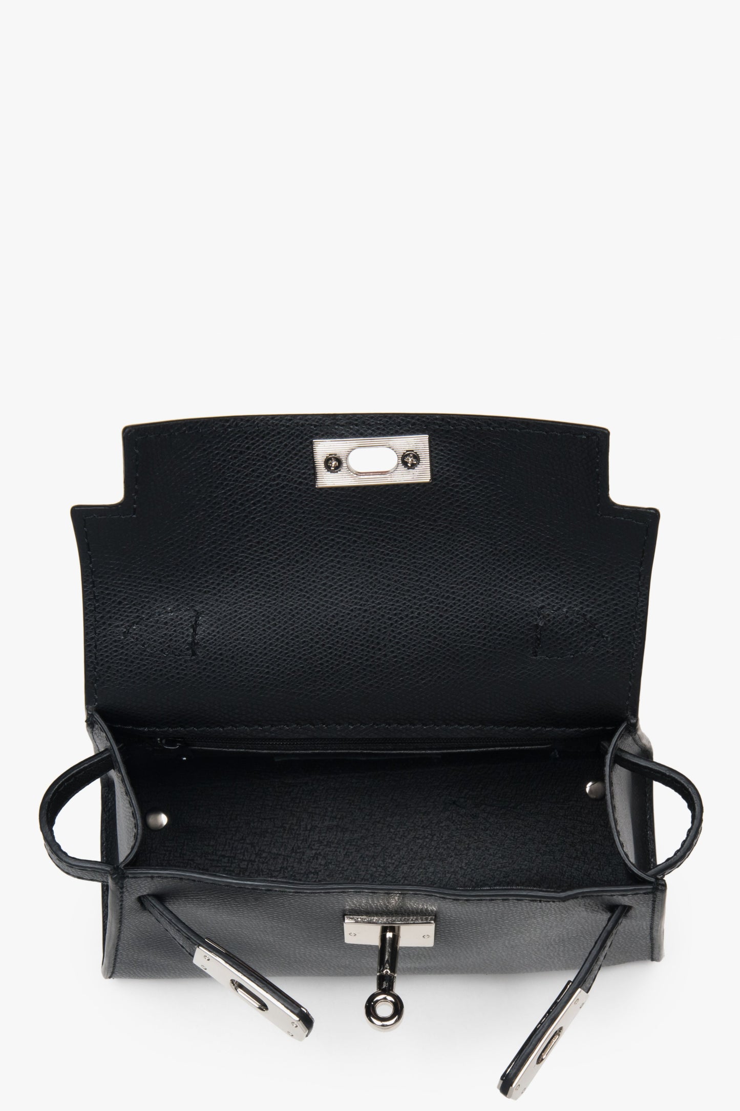 Schwarze Damen-Satchel-Tasche aus hochwertigem italienischem Leder mit silberfarbenen Beschlägen – Draufsicht.