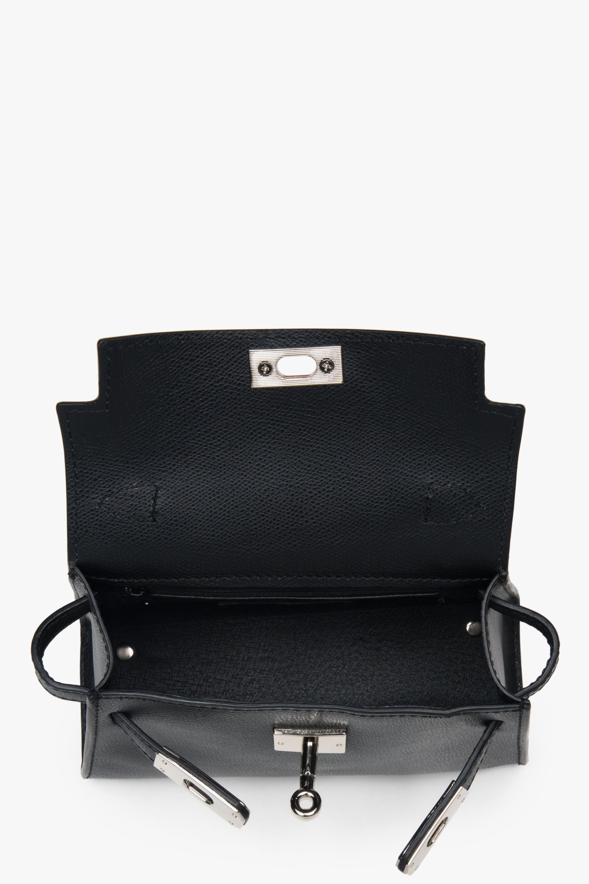Schwarze Damen-Satchel-Tasche aus hochwertigem italienischem Leder mit silberfarbenen Beschlägen – Draufsicht.