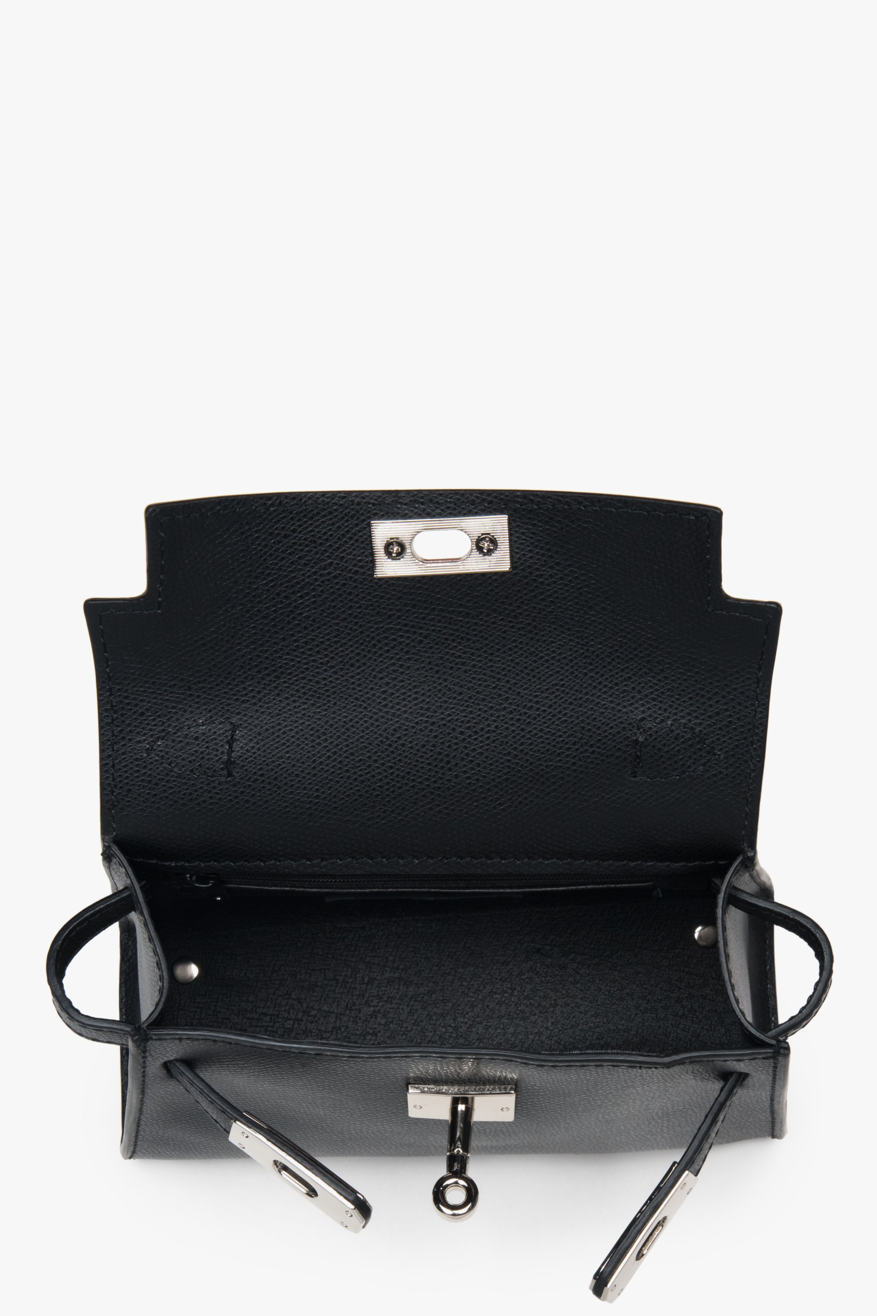 Schwarze Damen-Satchel-Tasche aus hochwertigem italienischem Leder mit silberfarbenen Beschlägen – Draufsicht.