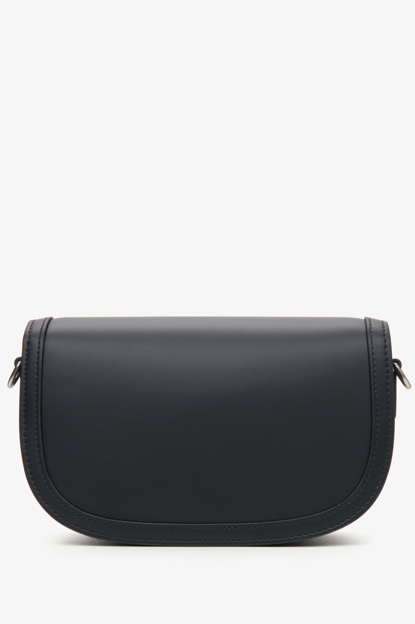 Schwarze Lederhandtasche in Hufeisenform – Rückseite des Modells.
