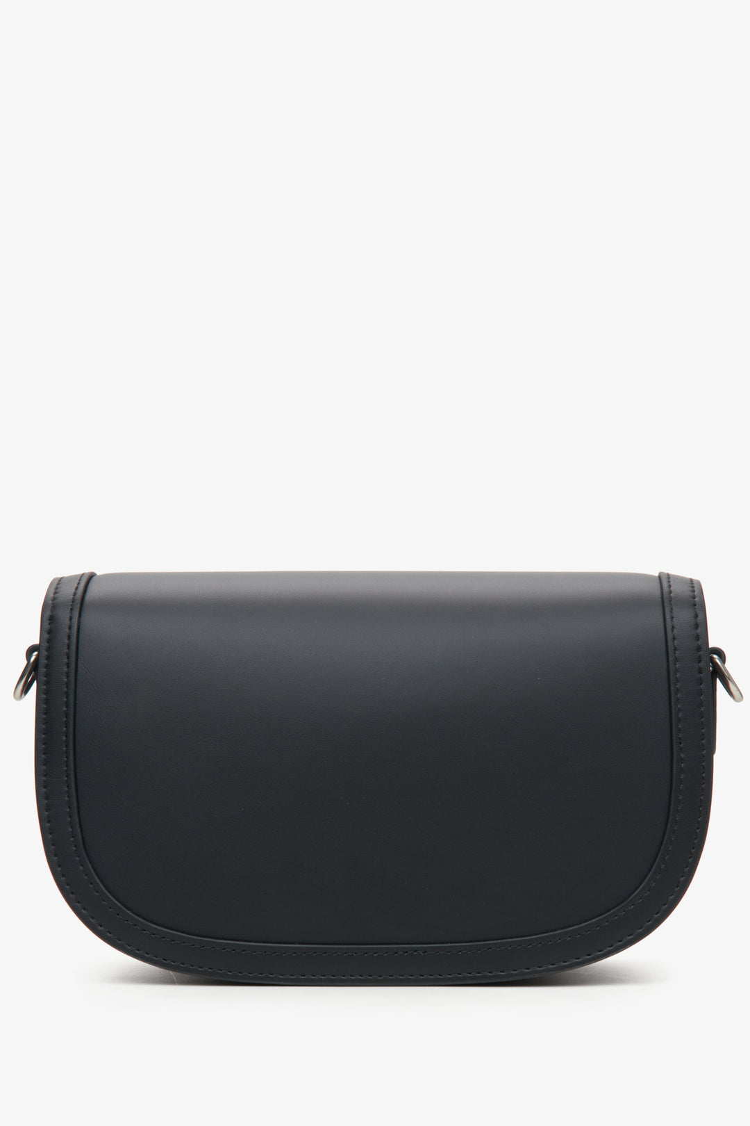 Schwarze Lederhandtasche in Hufeisenform – Rückseite des Modells.